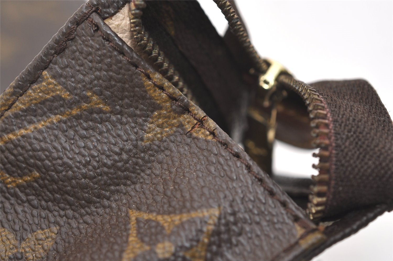 Authentic Louis Vuitton Monogram Poche Toilette 26 M47542 Cosmetics Pouch 4901J