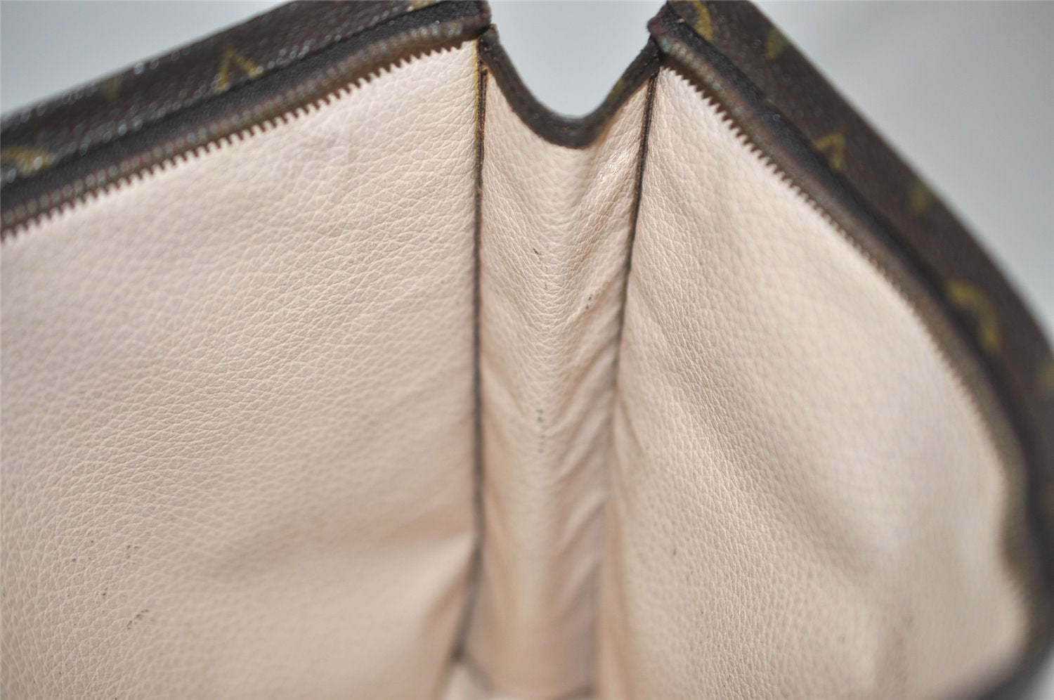 Authentic Louis Vuitton Monogram Poche Toilette 26 M47542 Cosmetics Pouch 4901J