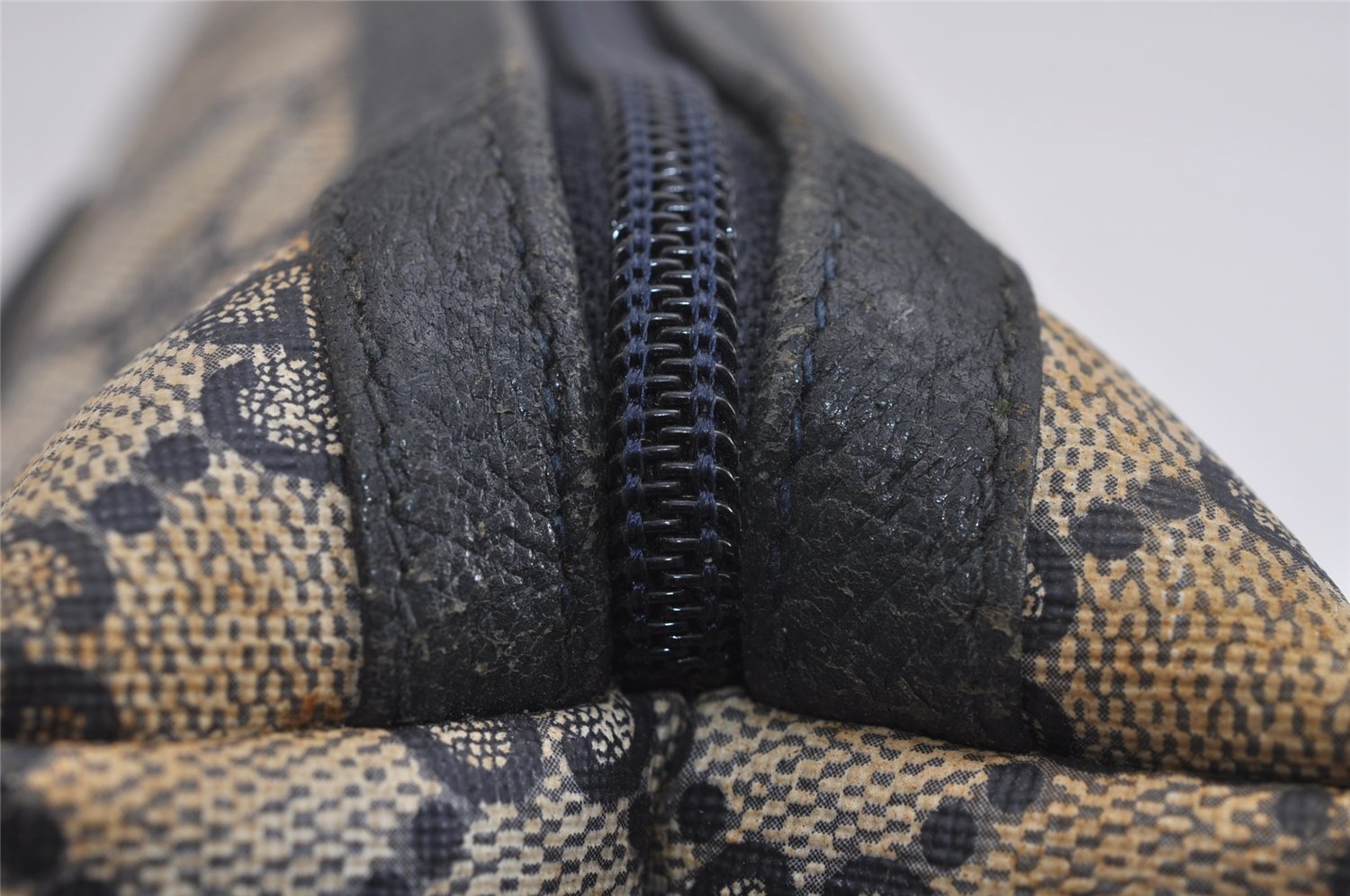 Authentic GUCCI Clutch Hand Bag Purse GG PVC Leather Navy Blue Junk 4905J