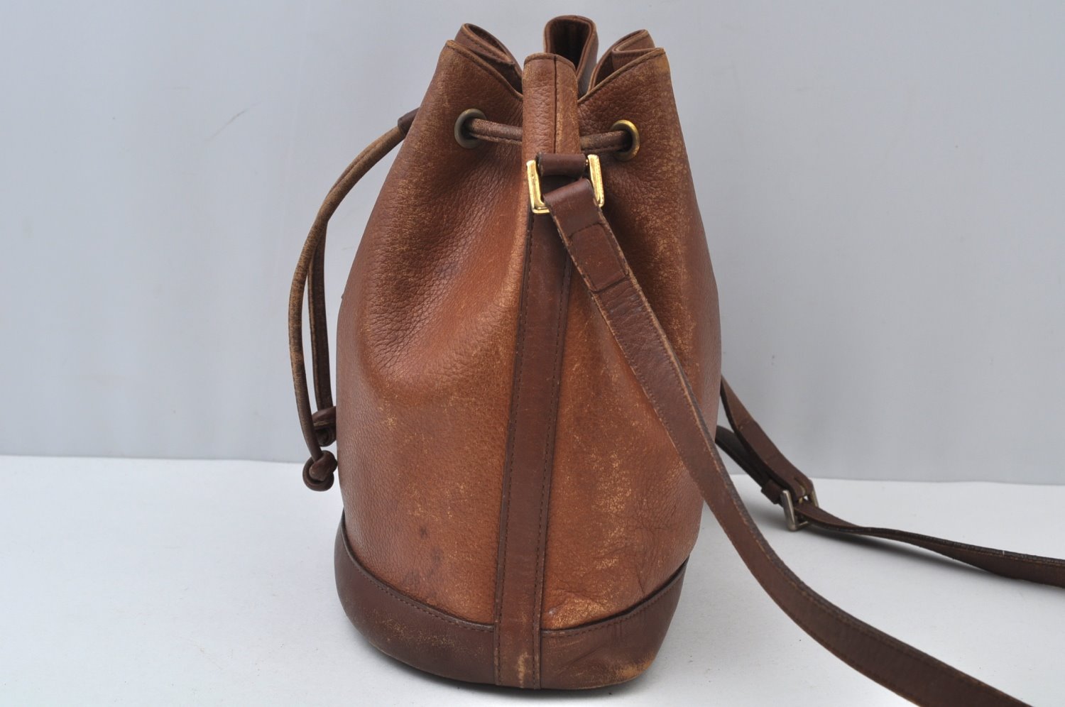 Authentic Burberrys Leather Shoulder Cross Body Drawstring Bag Purse Brown 4911J