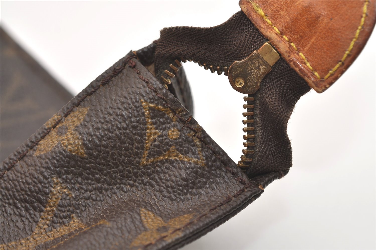 Auth Louis Vuitton Monogram Poche Toilette 15 M47546 Cosmetics Pouch Junk 4913J