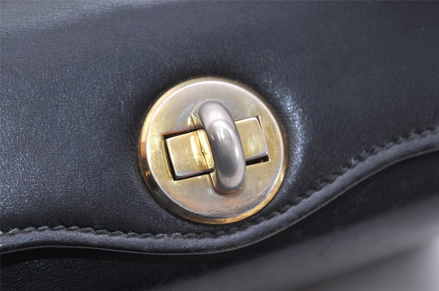 Authentic GUCCI Vintage Shoulder Hand Bag Purse Leather Black 4916K