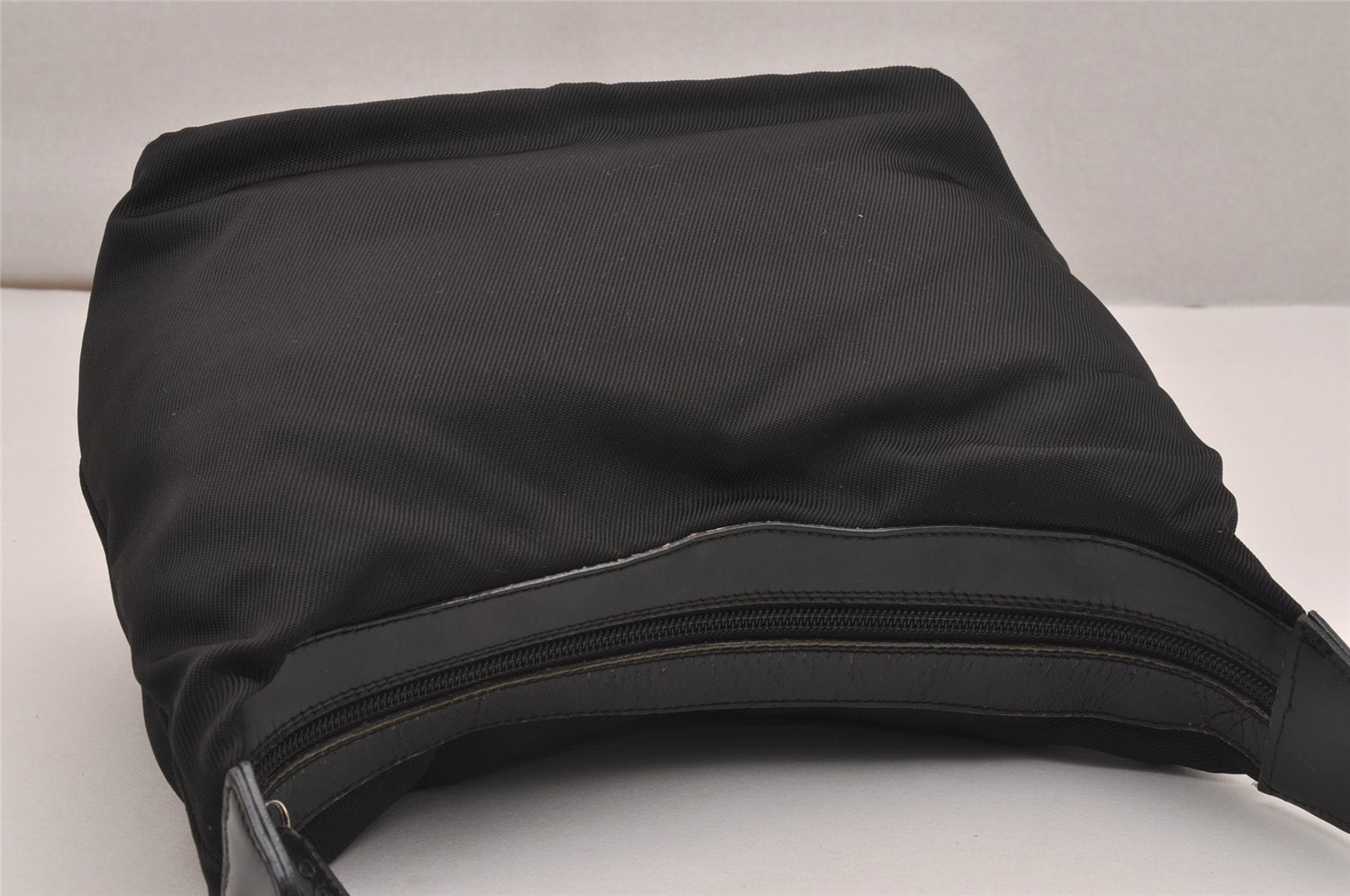 Authentic GUCCI Bamboo Vintage Shoulder Bag Nylon Leather Black Junk 4929J