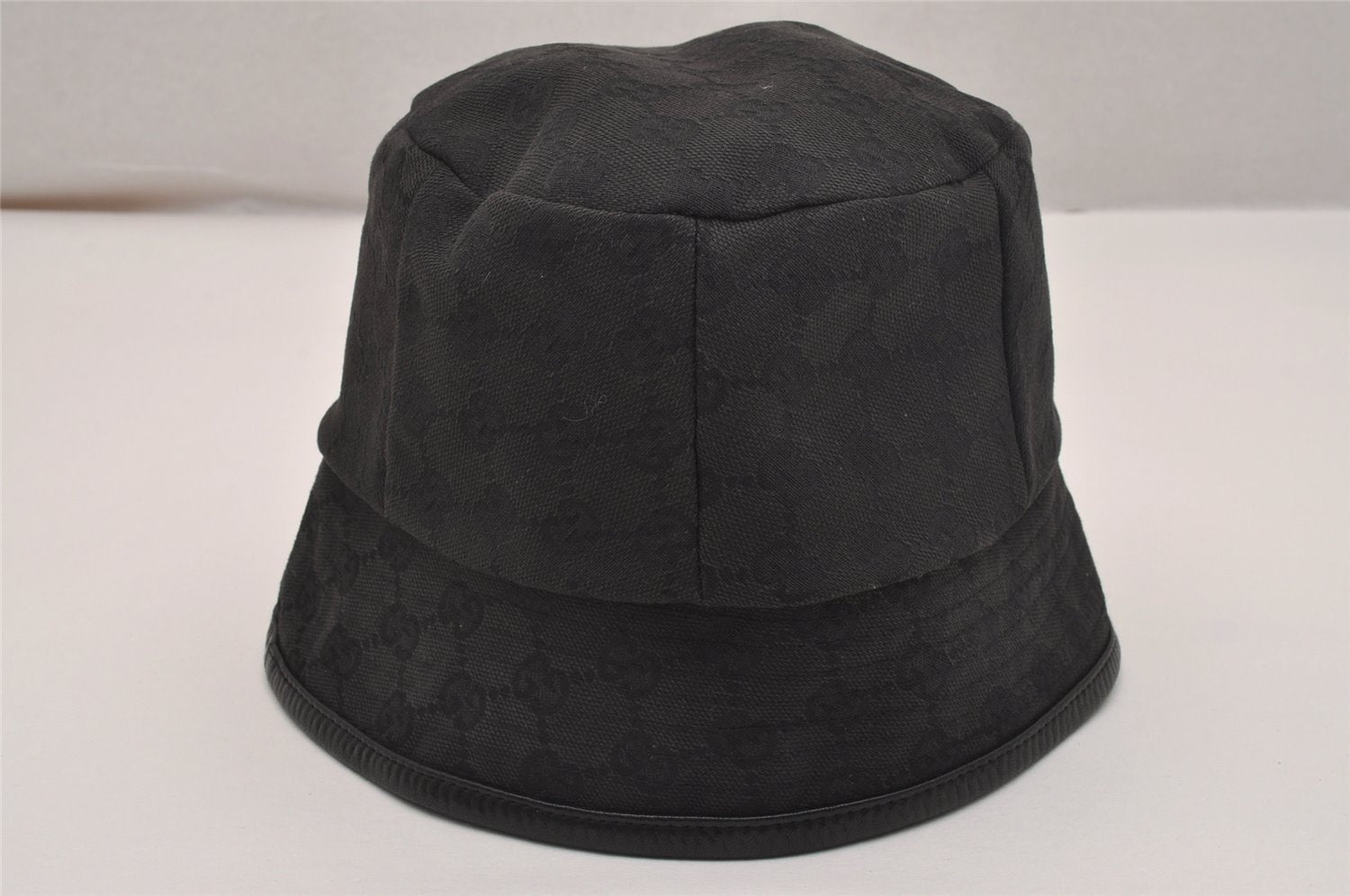 Authentic GUCCI Vintage Bucket Hat GG Canvas Leather Size M 22