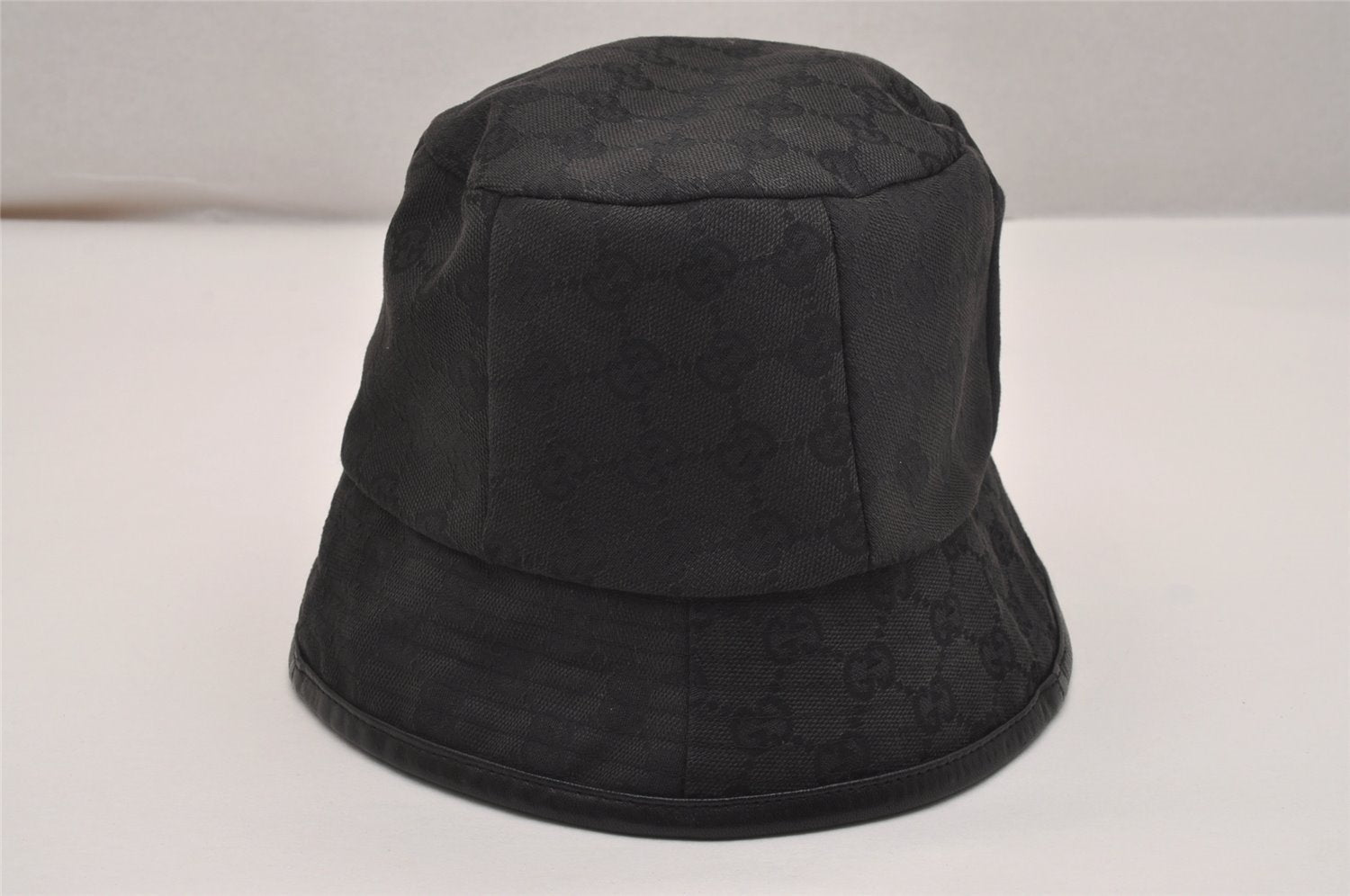 Authentic GUCCI Vintage Bucket Hat GG Canvas Leather Size M 22