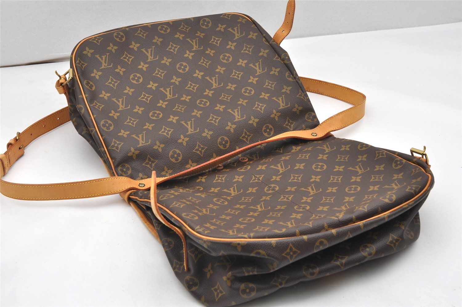 Authentic Louis Vuitton Monogram Saumur 35 Shoulder Cross Bag M42254 LV 4963K