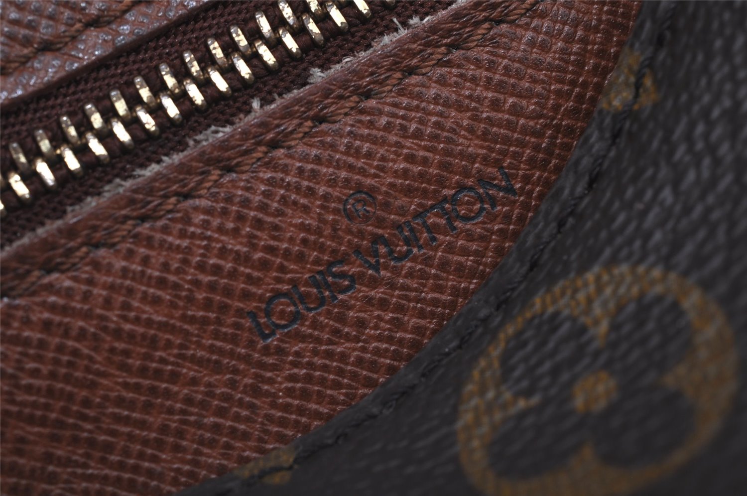 Authentic Louis Vuitton Monogram Saint Cloud MM M51243 Shoulder Cross Bag 4965J