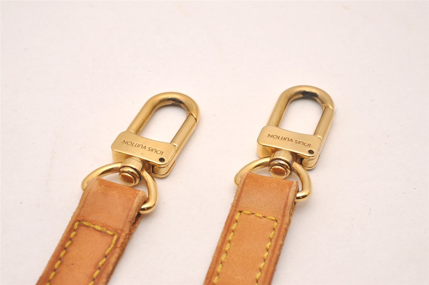 Authentic Louis Vuitton Leather Shoulder Strap Beige 40.4-47.6