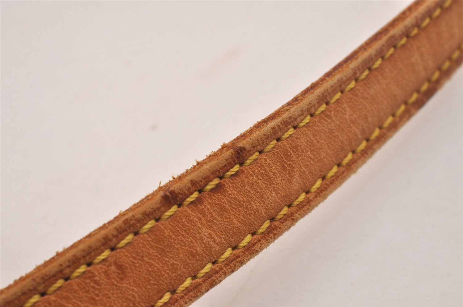 Authentic Louis Vuitton Leather Shoulder Strap Beige 40.4-47.6