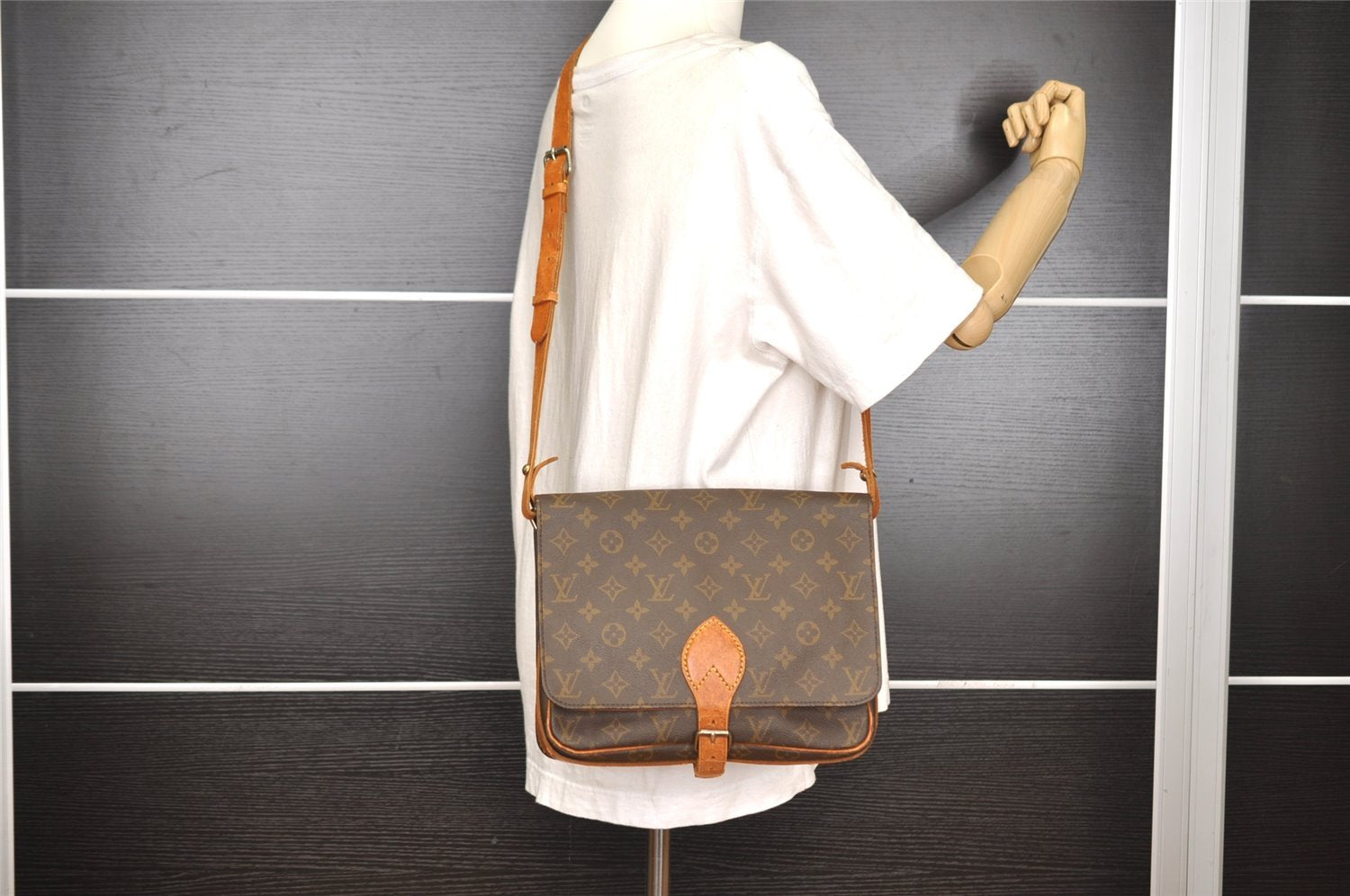 Authentic Louis Vuitton Monogram Cartouchiere GM Shoulder Bag Old Model 4977I