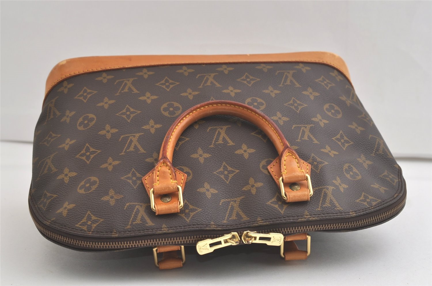 Authentic Louis Vuitton Monogram Alma Hand Bag Purse M51130 LV 4977K