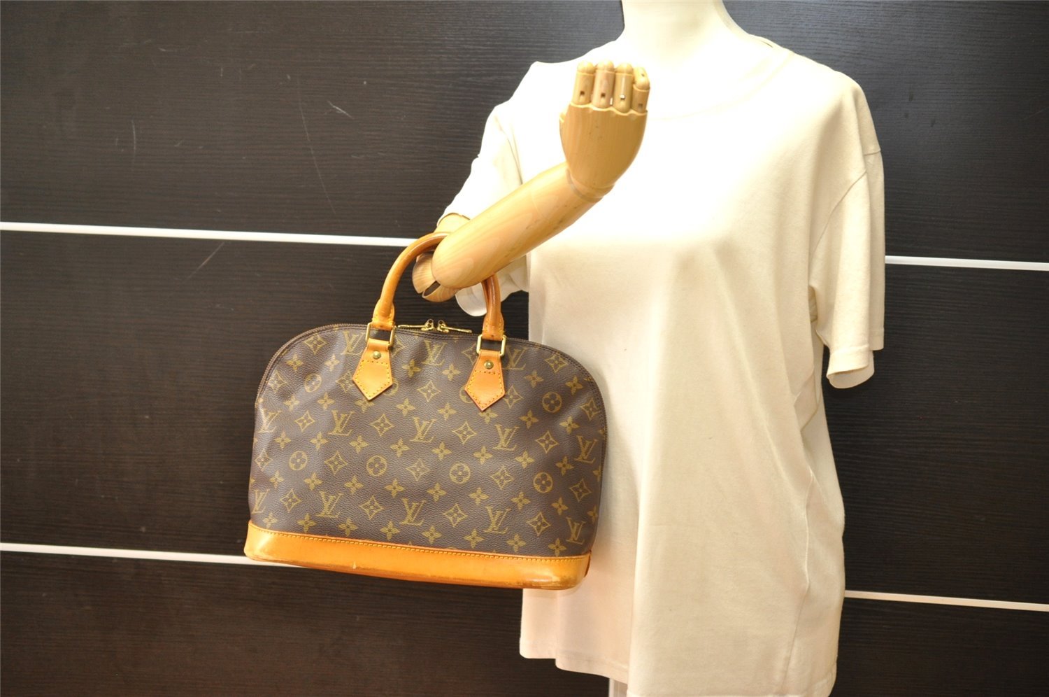 Authentic Louis Vuitton Monogram Alma Hand Bag Purse M51130 LV 4977K