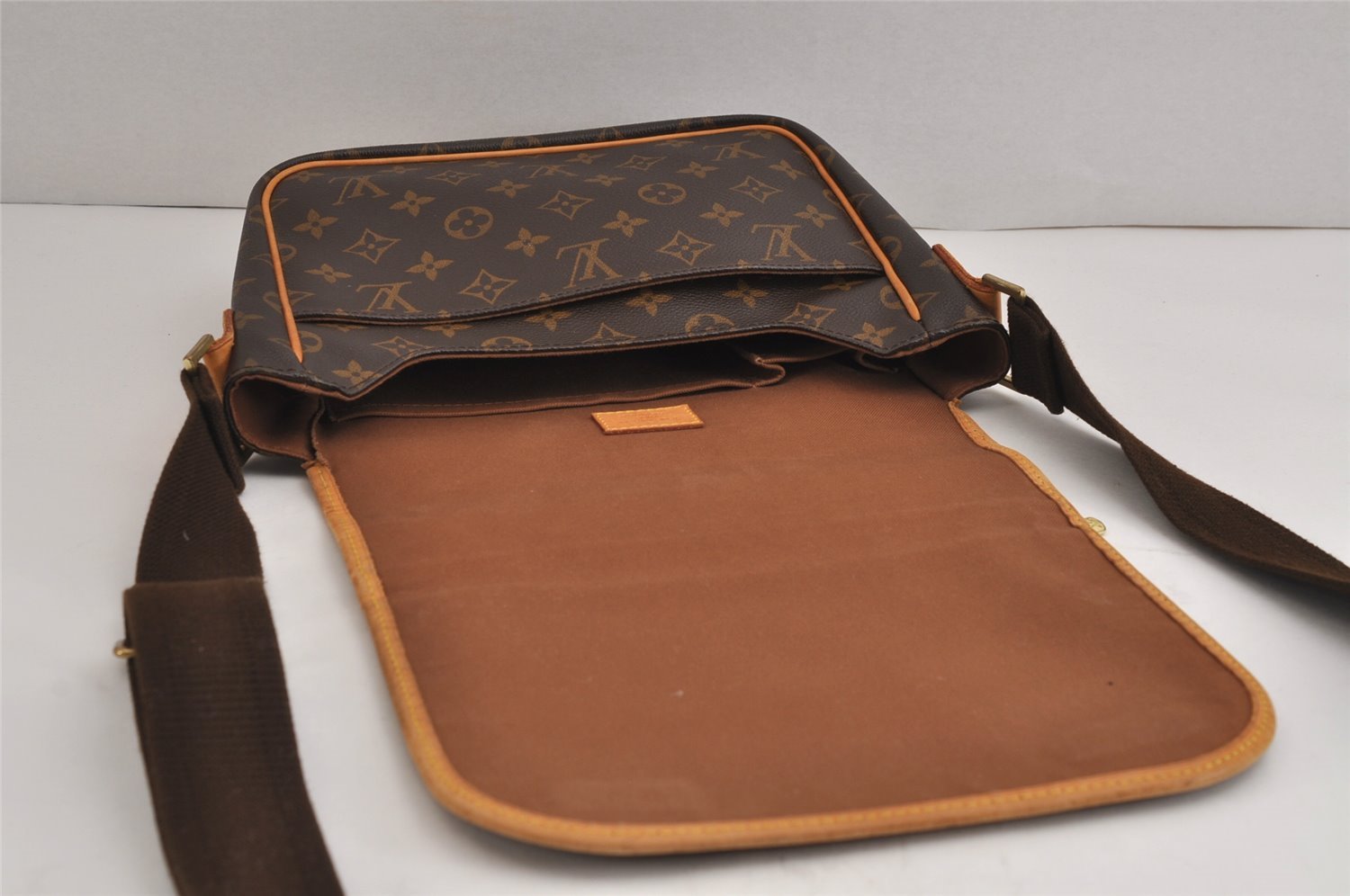 Auth Louis Vuitton Monogram Messenger Bosphore PM Shoulder Bag M40106 LV 4979J
