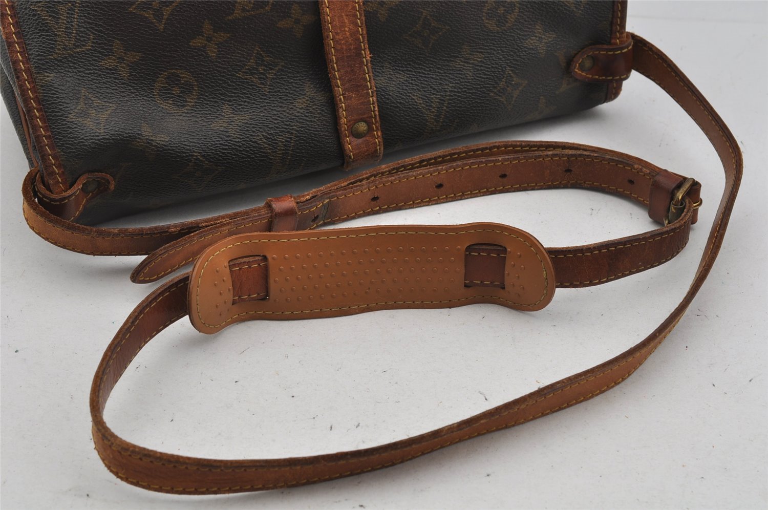 Authentic Louis Vuitton Monogram Saumur 30 Shoulder Cross Bag M42256 LV 4984J