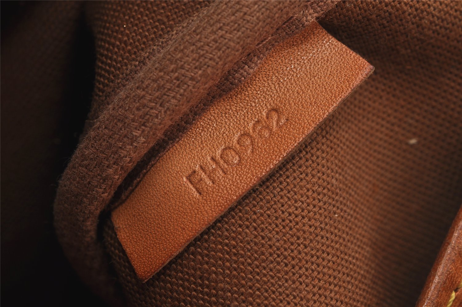 Authentic Louis Vuitton Monogram Saumur 30 Shoulder Cross Bag M42256 LV 4984J