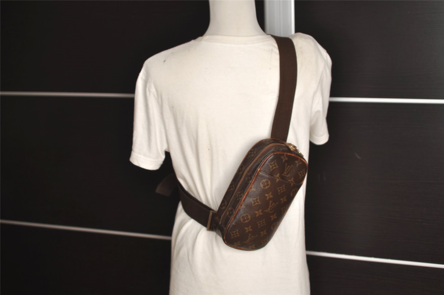 Authentic Louis Vuitton Monogram Pochette Gange Waist Body Bag M51870 LV 4998J