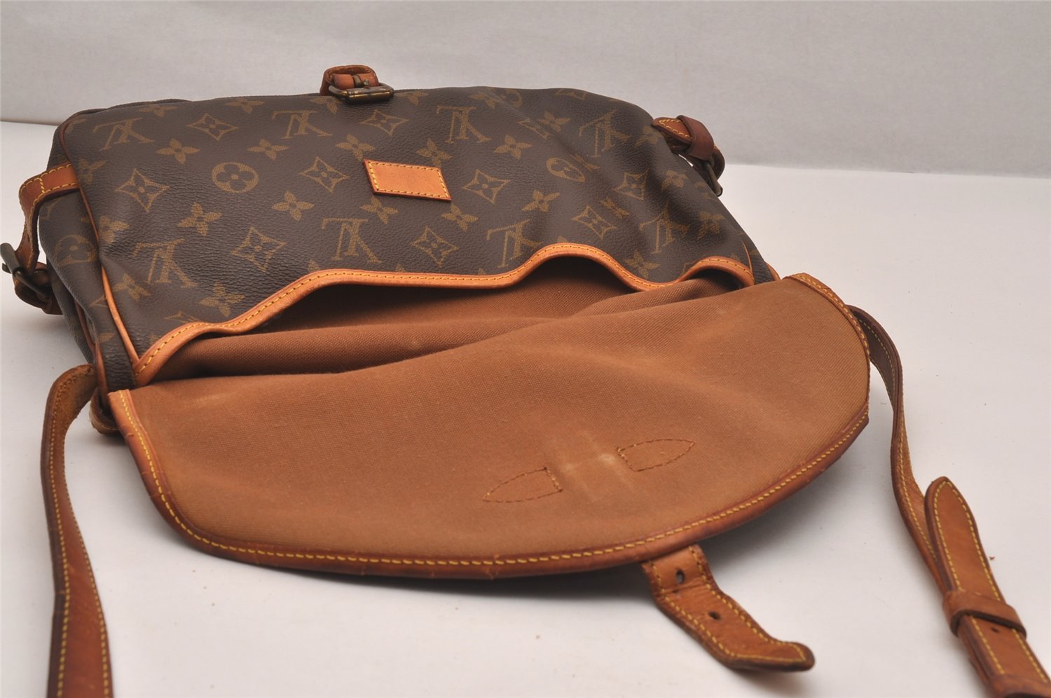 Authentic Louis Vuitton Monogram Saumur 30 Shoulder Cross Bag M42256 LV 4999J