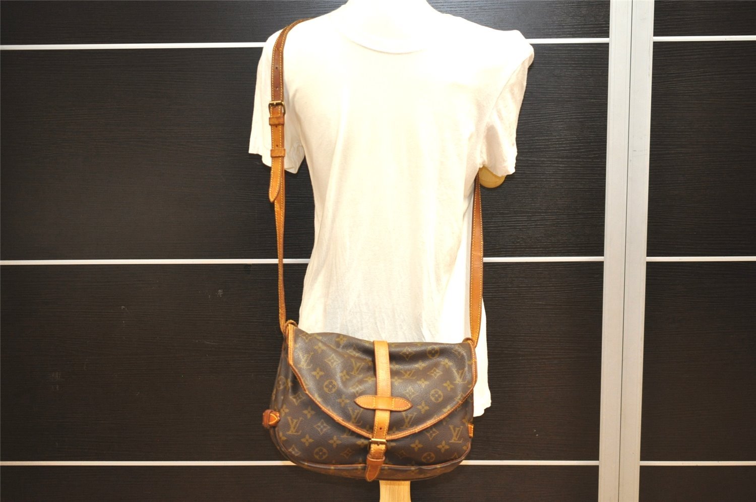 Authentic Louis Vuitton Monogram Saumur 30 Shoulder Cross Bag M42256 LV 4999J