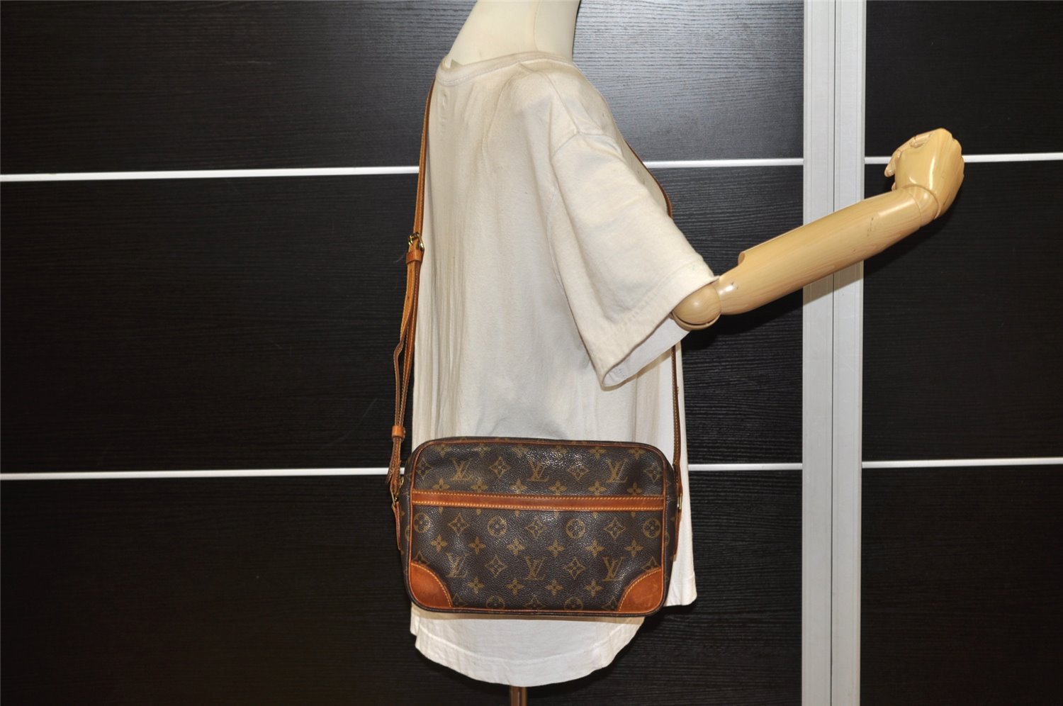 Authentic Louis Vuitton Monogram Trocadero 27 Shoulder Cross Bag M51274 LV 5005K