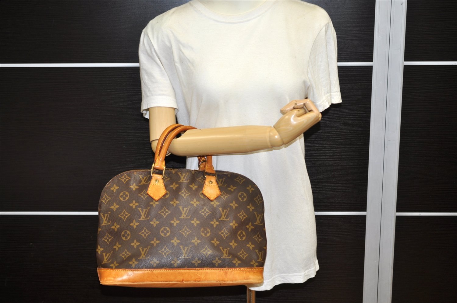 Authentic Louis Vuitton Monogram Alma Hand Bag Purse M51130 LV 5022K