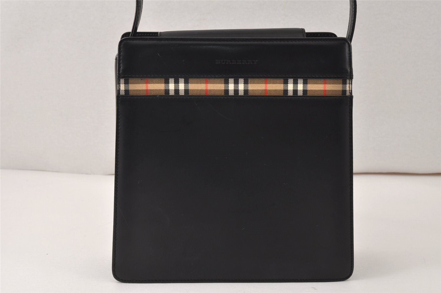 Authentic BURBERRY Nova Check Shoulder Hand Bag Purse Leather Black Beige 5030K