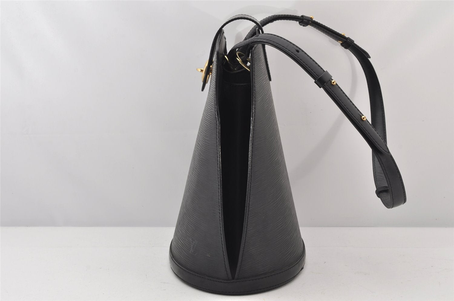 Authentic Louis Vuitton Epi Cluny Shoulder Bag Purse Black M52252 LV 5032K