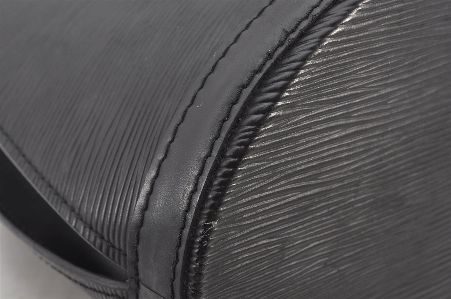 Authentic Louis Vuitton Epi Cluny Shoulder Bag Purse Black M52252 LV 5032K