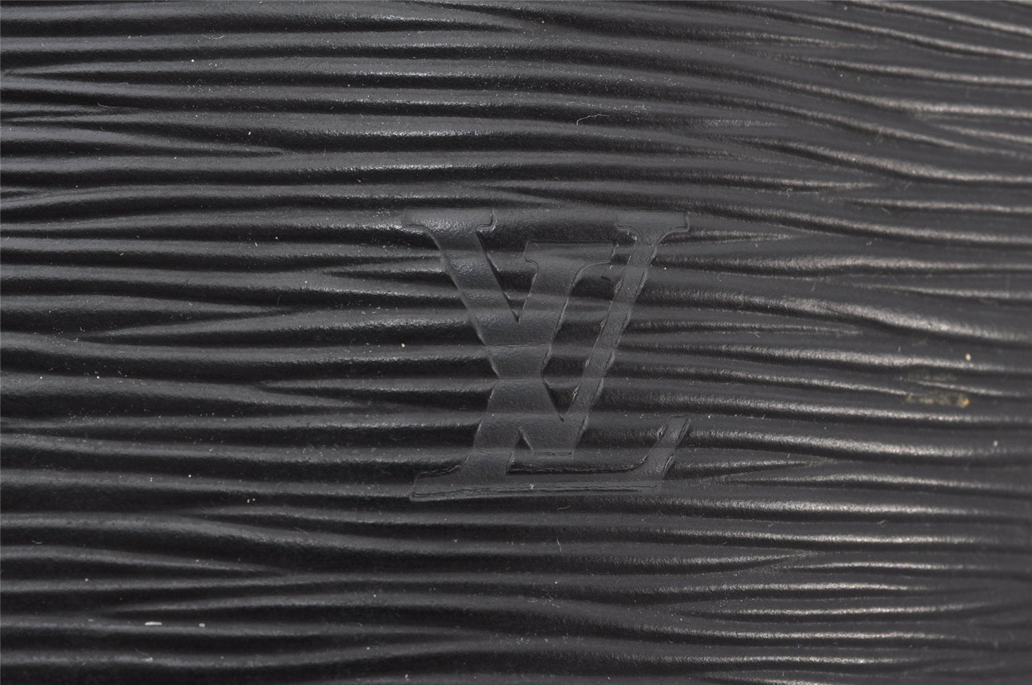 Authentic Louis Vuitton Epi Cluny Shoulder Bag Purse Black M52252 LV 5032K