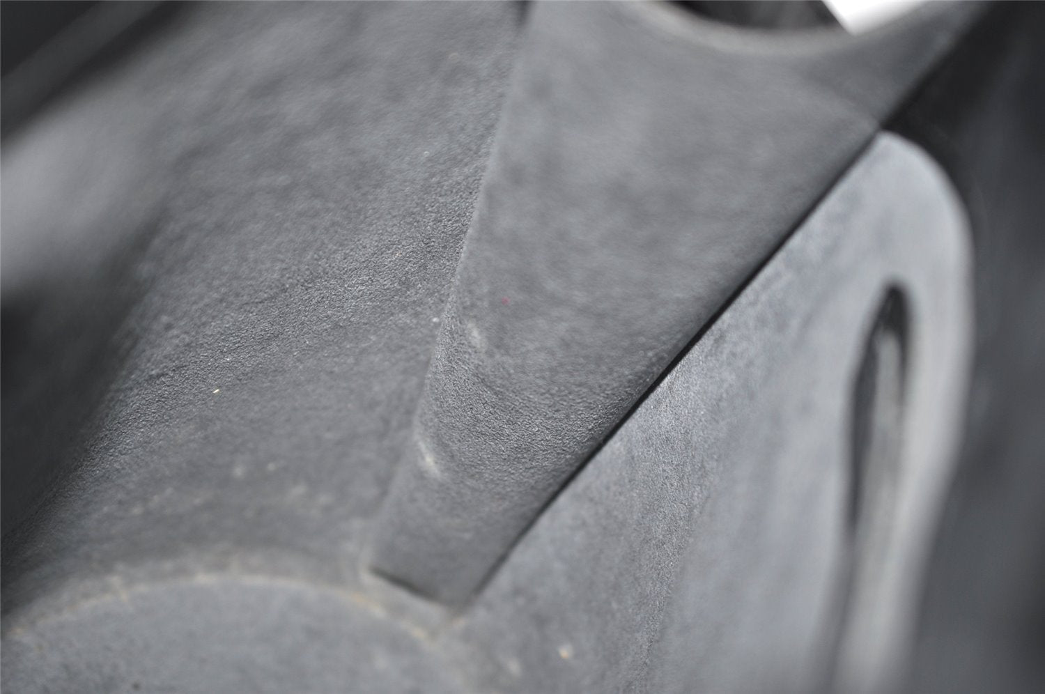 Authentic Louis Vuitton Epi Cluny Shoulder Bag Purse Black M52252 LV 5032K