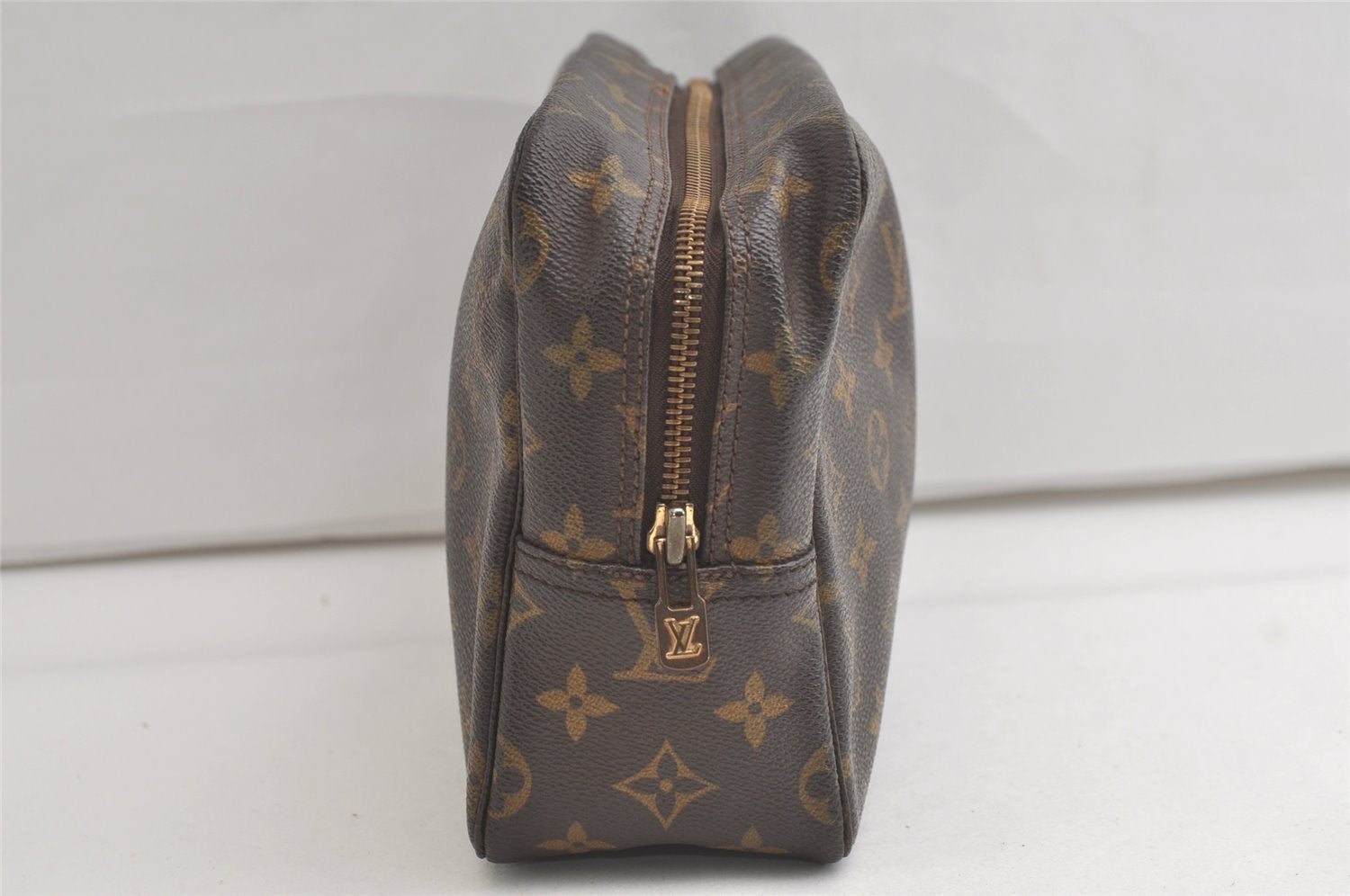 Auth Louis Vuitton Monogram Trousse Toilette 28 Clutch Hand Bag M47522 LV 5069K