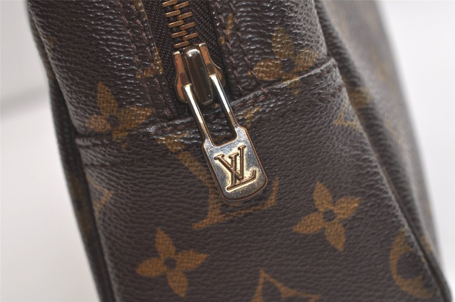 Auth Louis Vuitton Monogram Trousse Toilette 28 Clutch Hand Bag M47522 LV 5069K