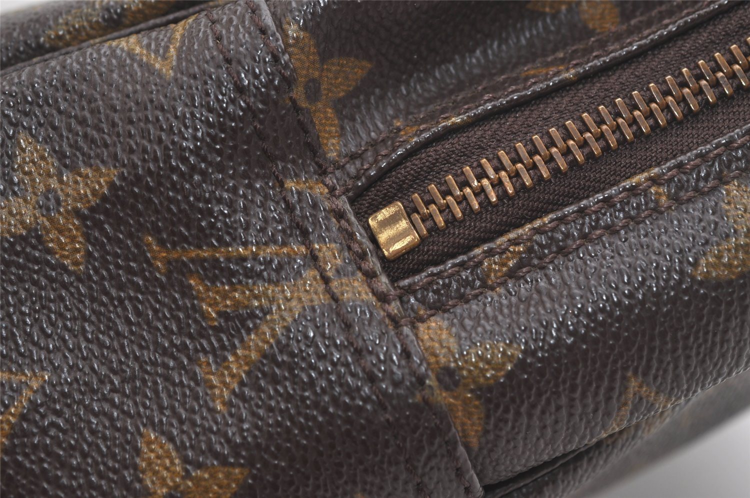 Auth Louis Vuitton Monogram Trousse Toilette 28 Clutch Hand Bag M47522 LV 5069K