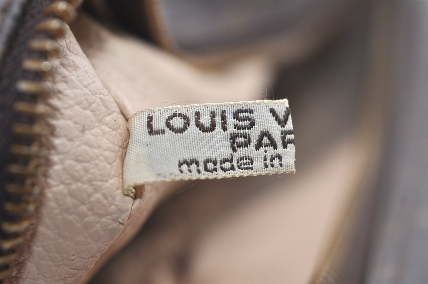 Auth Louis Vuitton Monogram Trousse Toilette 28 Clutch Hand Bag M47522 LV 5069K