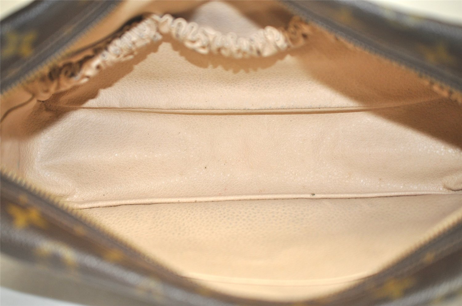 Auth Louis Vuitton Monogram Trousse Toilette 28 Clutch Hand Bag M47522 LV 5069K