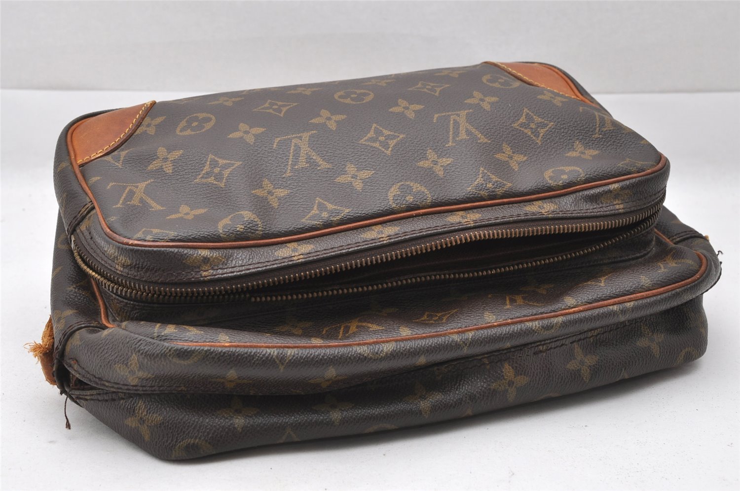 Authentic Louis Vuitton Monogram Nile Shoulder Cross Bag M45244 LV Junk 5070J