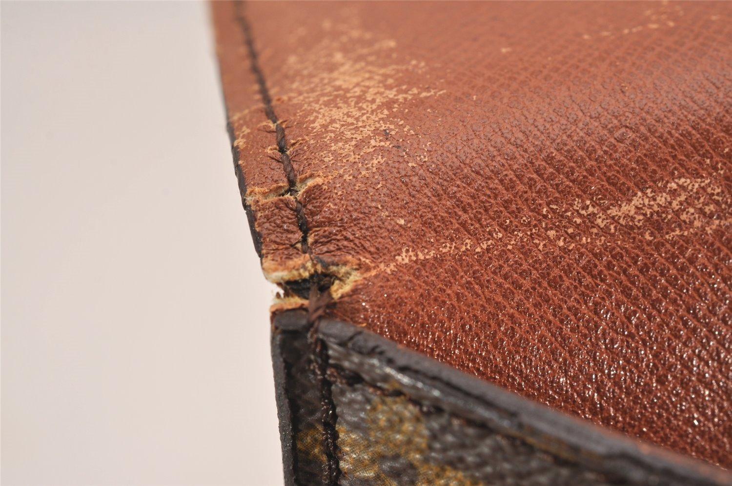 Authentic Louis Vuitton Monogram Saint Cloud GM M51242 Shoulder Cross Bag 5073J