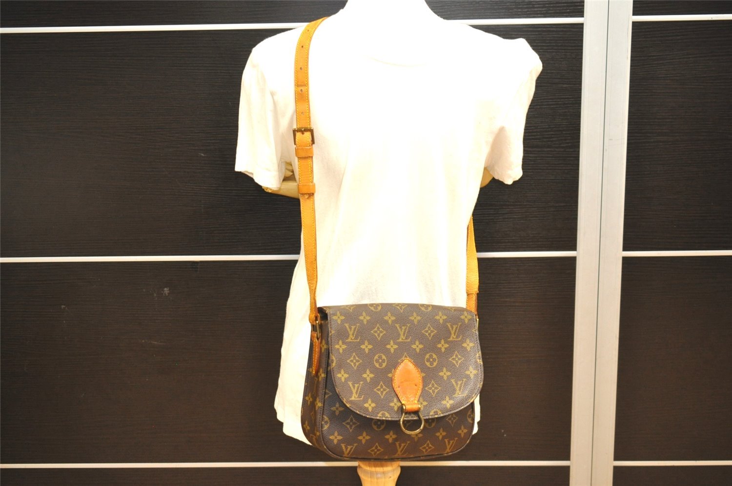 Authentic Louis Vuitton Monogram Saint Cloud GM M51242 Shoulder Cross Bag 5073J