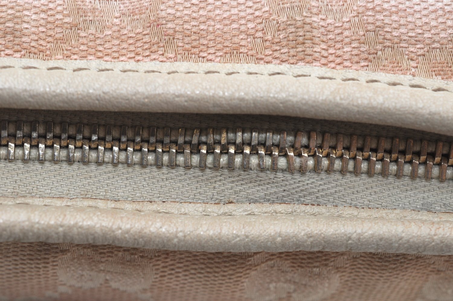 Authentic GUCCI Abbey Shoulder Bag Purse GG Canvas Leather 130939 Pink 5089I