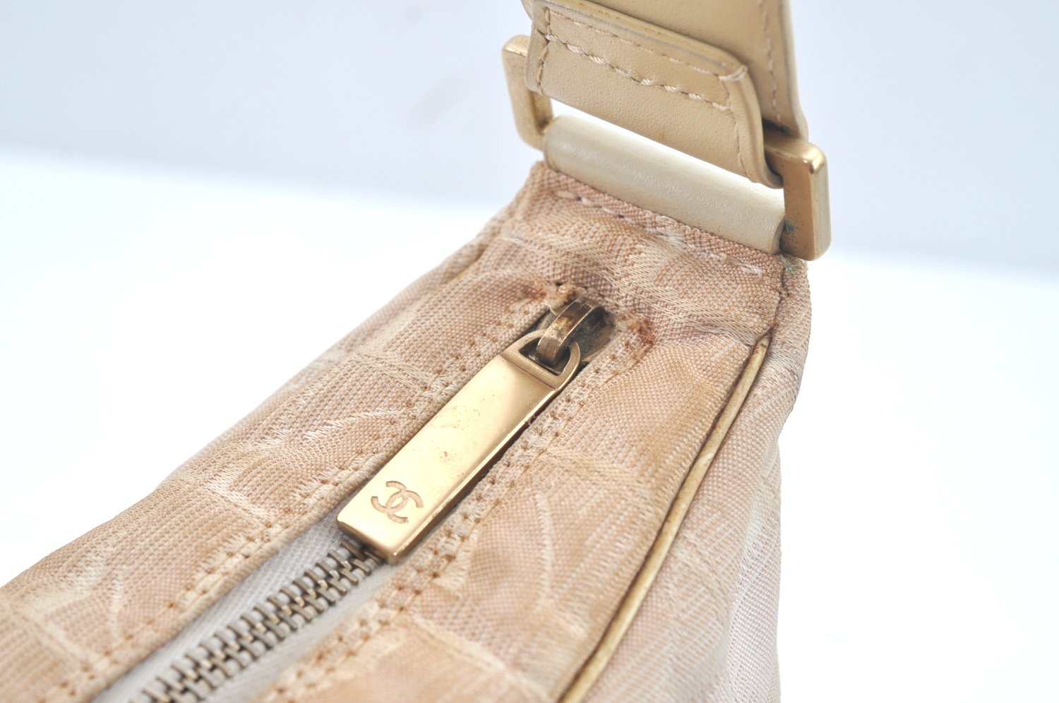 Authentic CHANEL Vintage New Travel Line Shoulder Hand Bag Purse Beige 5095J