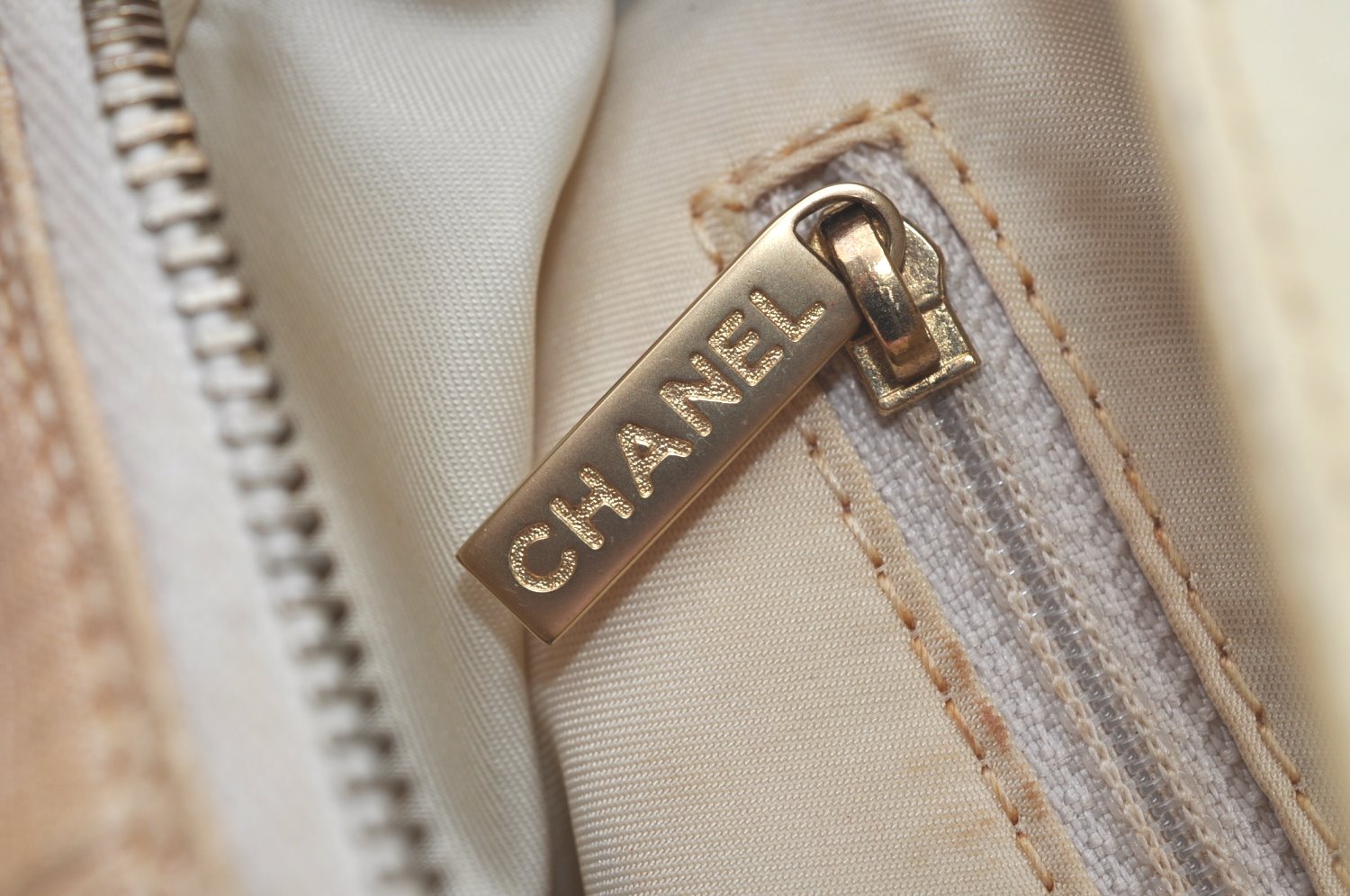 Authentic CHANEL Vintage New Travel Line Shoulder Hand Bag Purse Beige 5095J