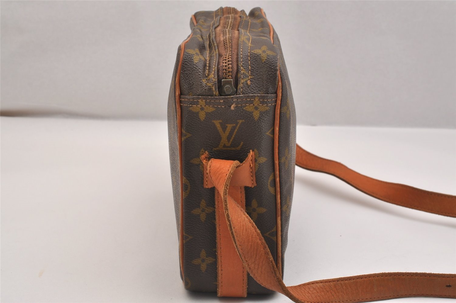 Auth Louis Vuitton Monogram Sac Bandouliere 30 Shoulder Bag USA Model Junk 5104J