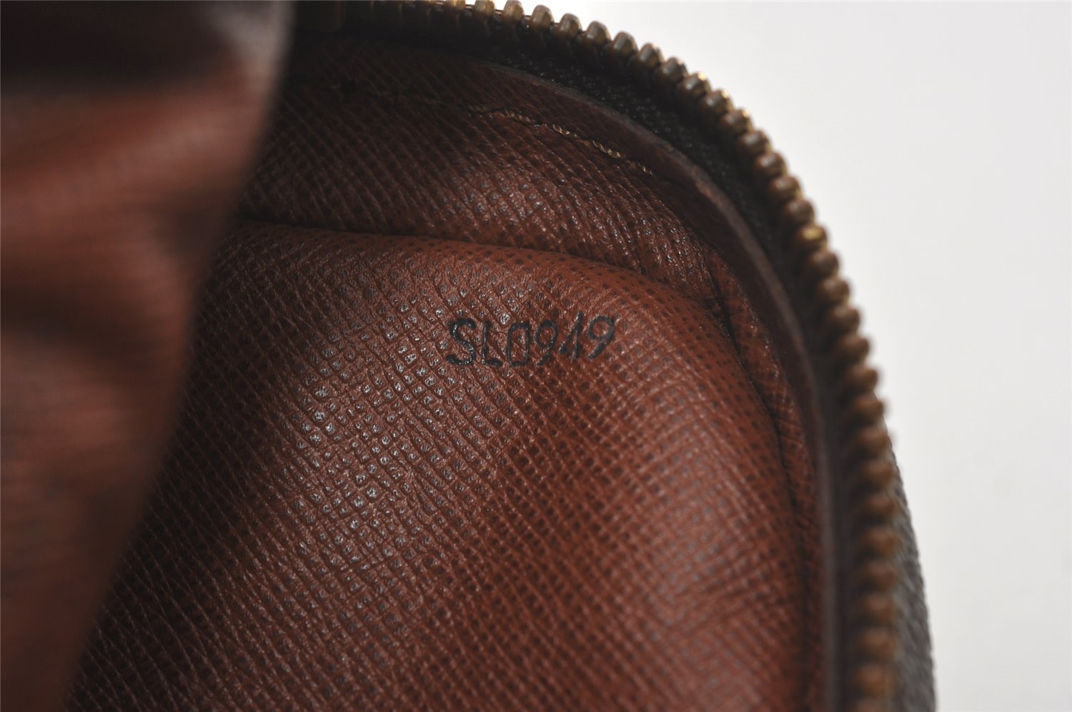 Authentic Louis Vuitton Monogram Danube Shoulder Cross Bag M45266 LV Junk 5108I