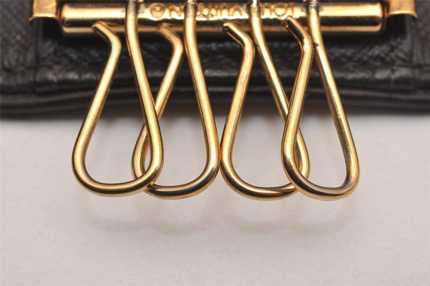 Auth Louis Vuitton Monogram Mini Multicles 4 Four Hooks Key Case Khaki LV 5117J