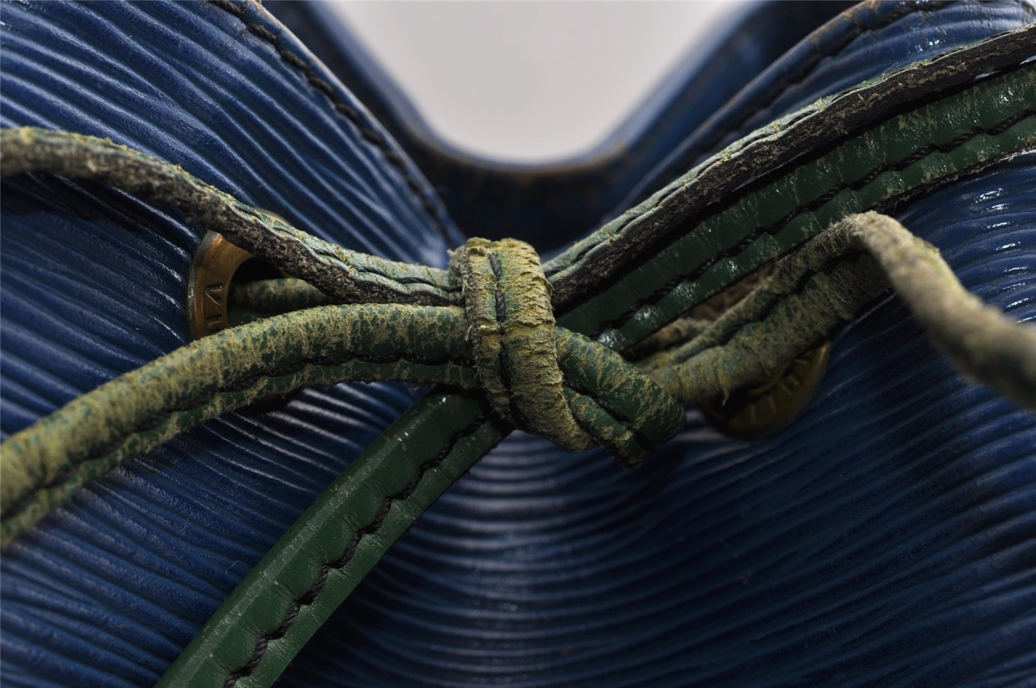 Authentic Louis Vuitton Epi Noe Bi-color Blue Green M44044 Drawstring Bag 5118I