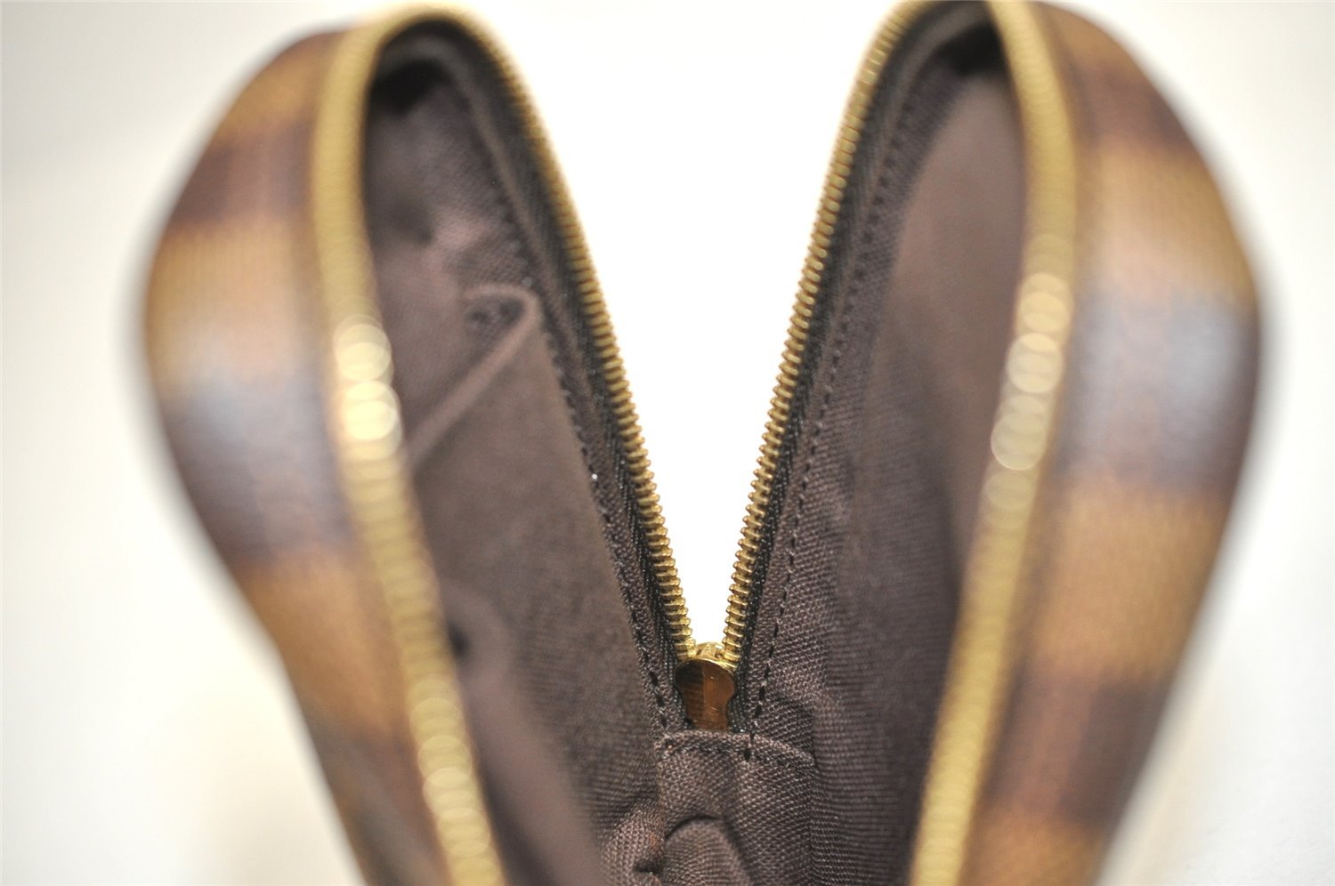 Authentic Louis Vuitton Damier Etui Okapi GM Camera Case Pouch N61737 LV 5129J