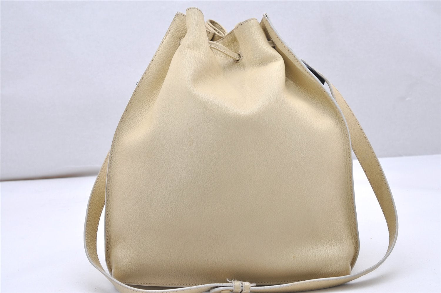 Authentic GUCCI Vintage Shoulder Drawstring Bag Leather Cream White Junk 5132K