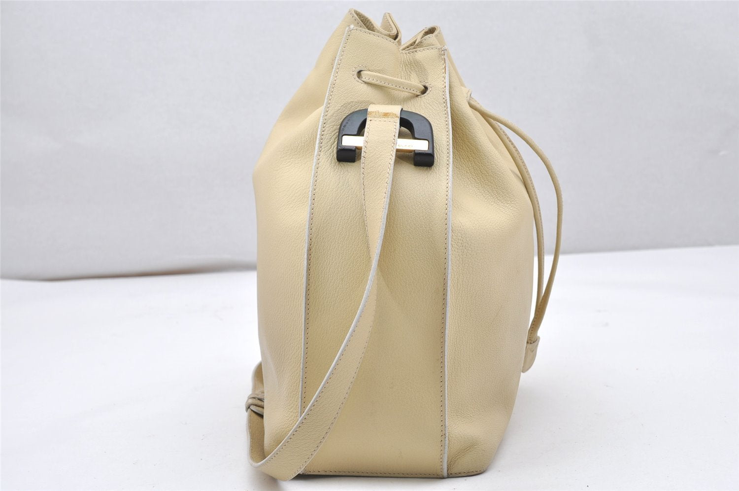Authentic GUCCI Vintage Shoulder Drawstring Bag Leather Cream White Junk 5132K