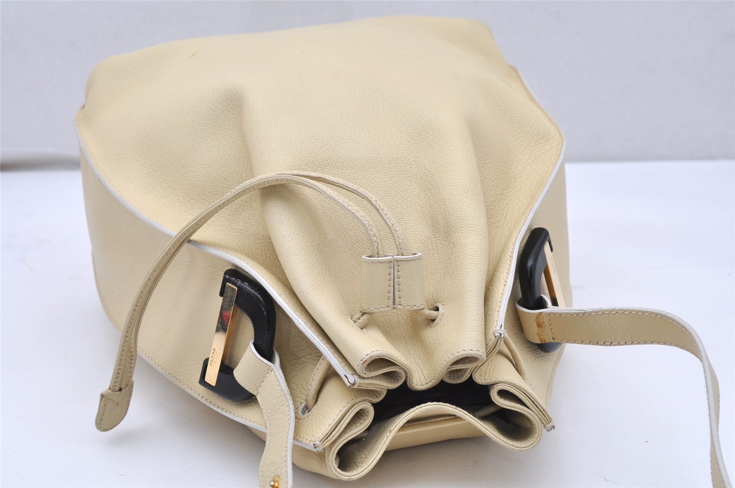 Authentic GUCCI Vintage Shoulder Drawstring Bag Leather Cream White Junk 5132K