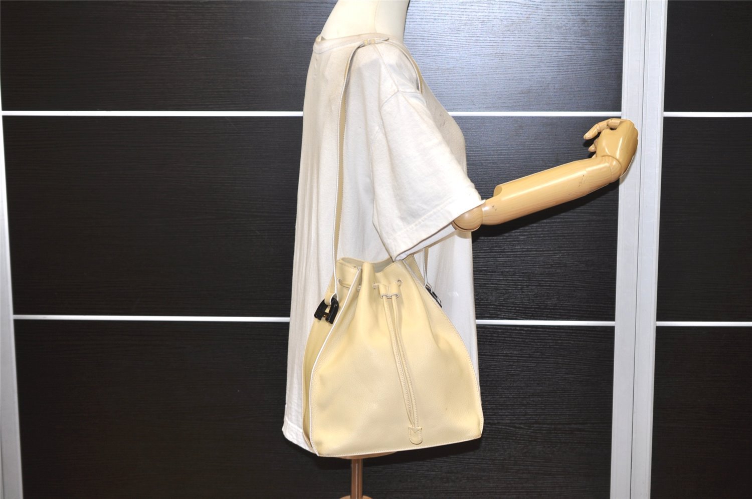 Authentic GUCCI Vintage Shoulder Drawstring Bag Leather Cream White Junk 5132K