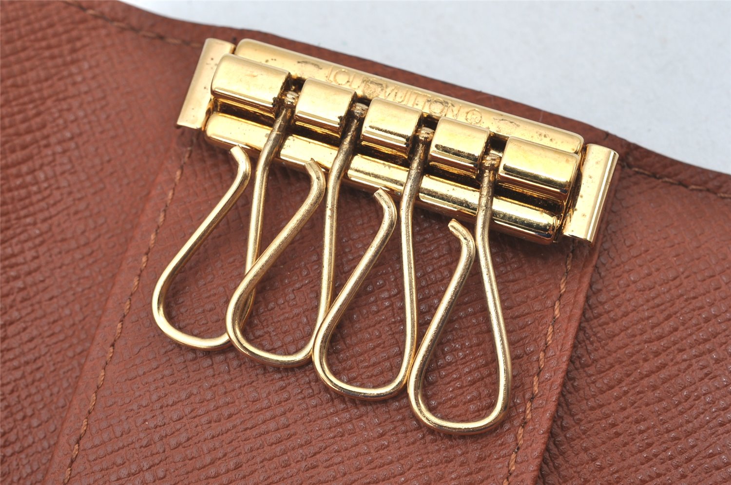 Authentic Louis Vuitton Monogram Multicles 4 Four Hooks Key Case M62631 LV 5139K